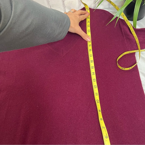 Halogen 100% Cashmere V Neck Lightweight Sweater in Purple Red - Picture 5 of 6